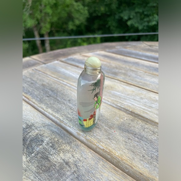 Chinese Reverse Glass Painting of a Maiden Snuff Bottle - Picture 4 of 7